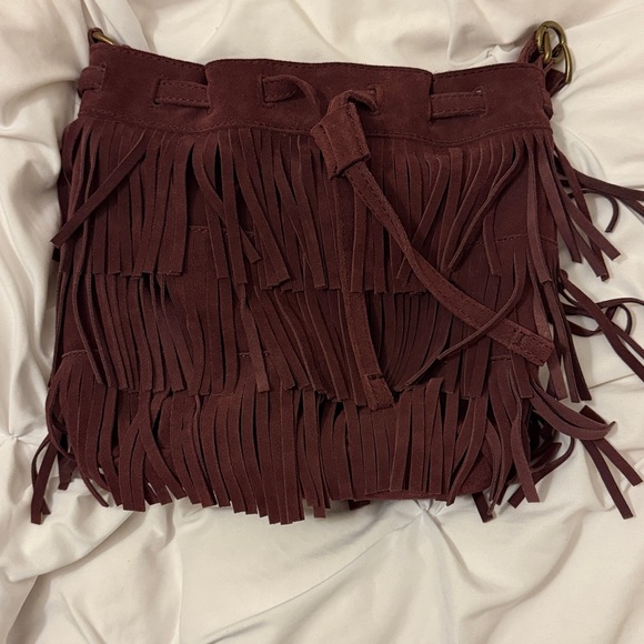 Lucky Brand Burgundy Fringed Suede Bucket Bag With Adjustable Strap - Picture 9 of 17